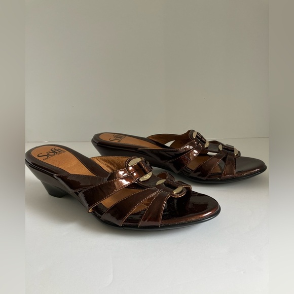 Sofft Women’s Brown Patent Leather Open Back Sandals, Kitten Wedge, 8M. - Picture 2 of 9